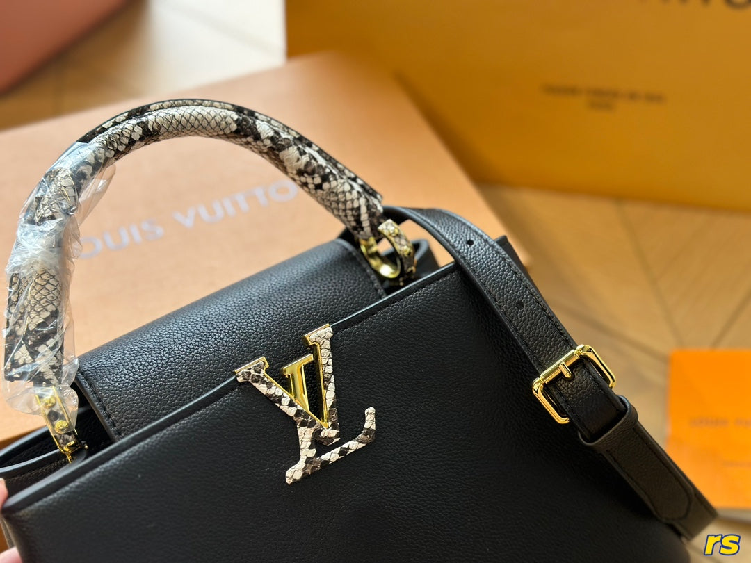 Louis Vuitton Capucines Handbag( 27cm)