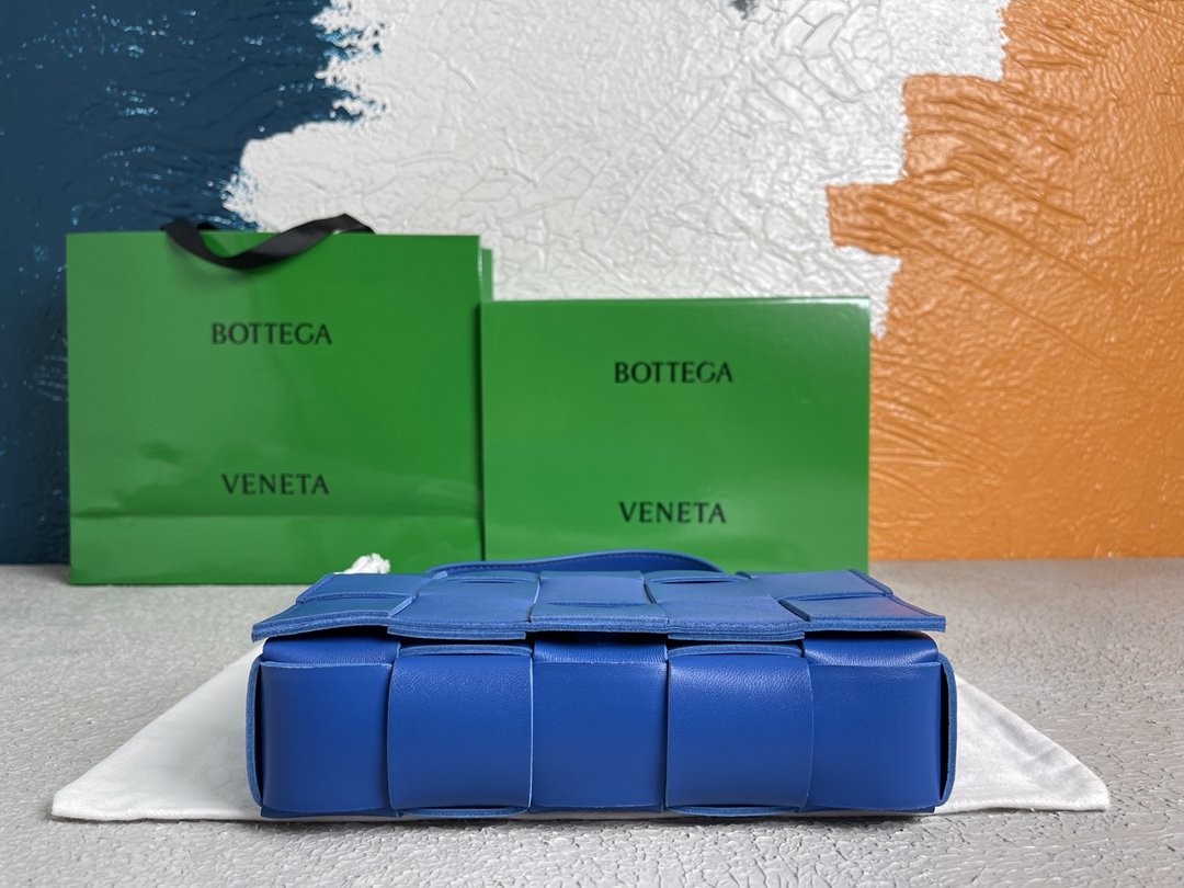 Top Quality Cassette Blue, For Women, Women’s Bags 9.1in/23cm