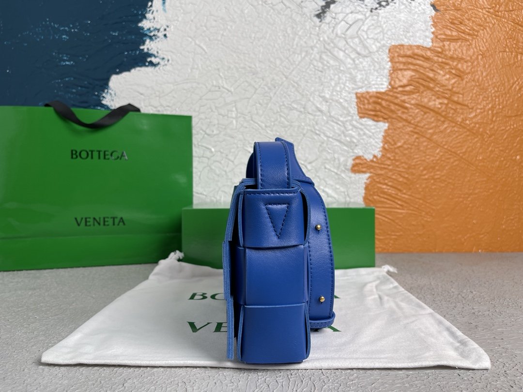 Top Quality Cassette Blue, For Women, Women’s Bags 9.1in/23cm
