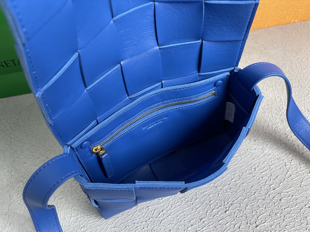 Top Quality Cassette Blue, For Women, Women’s Bags 9.1in/23cm