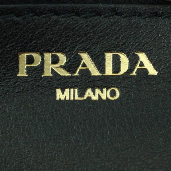 Prada Vitello Move Wallet on Chain