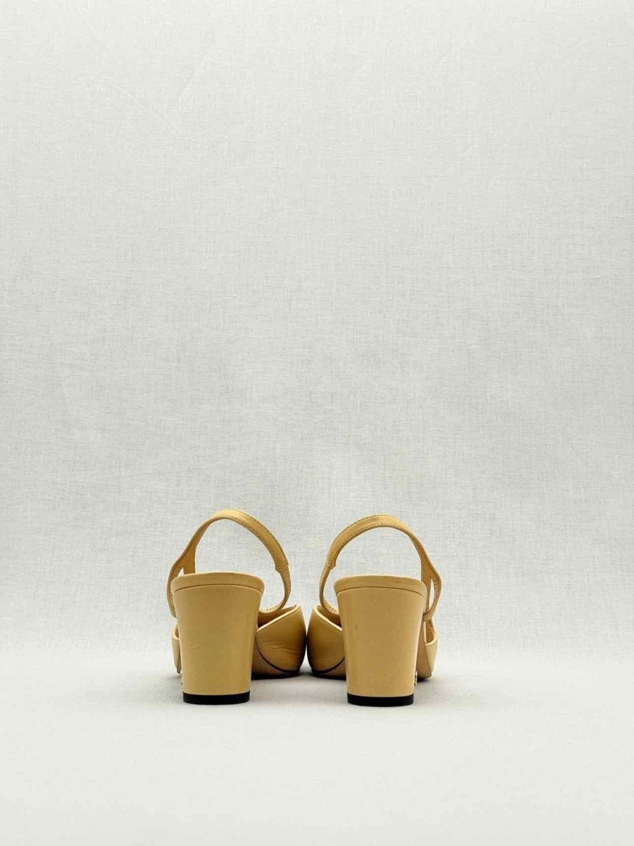 CHANEL Beige & Black Size EU 37.5 Slingbacks