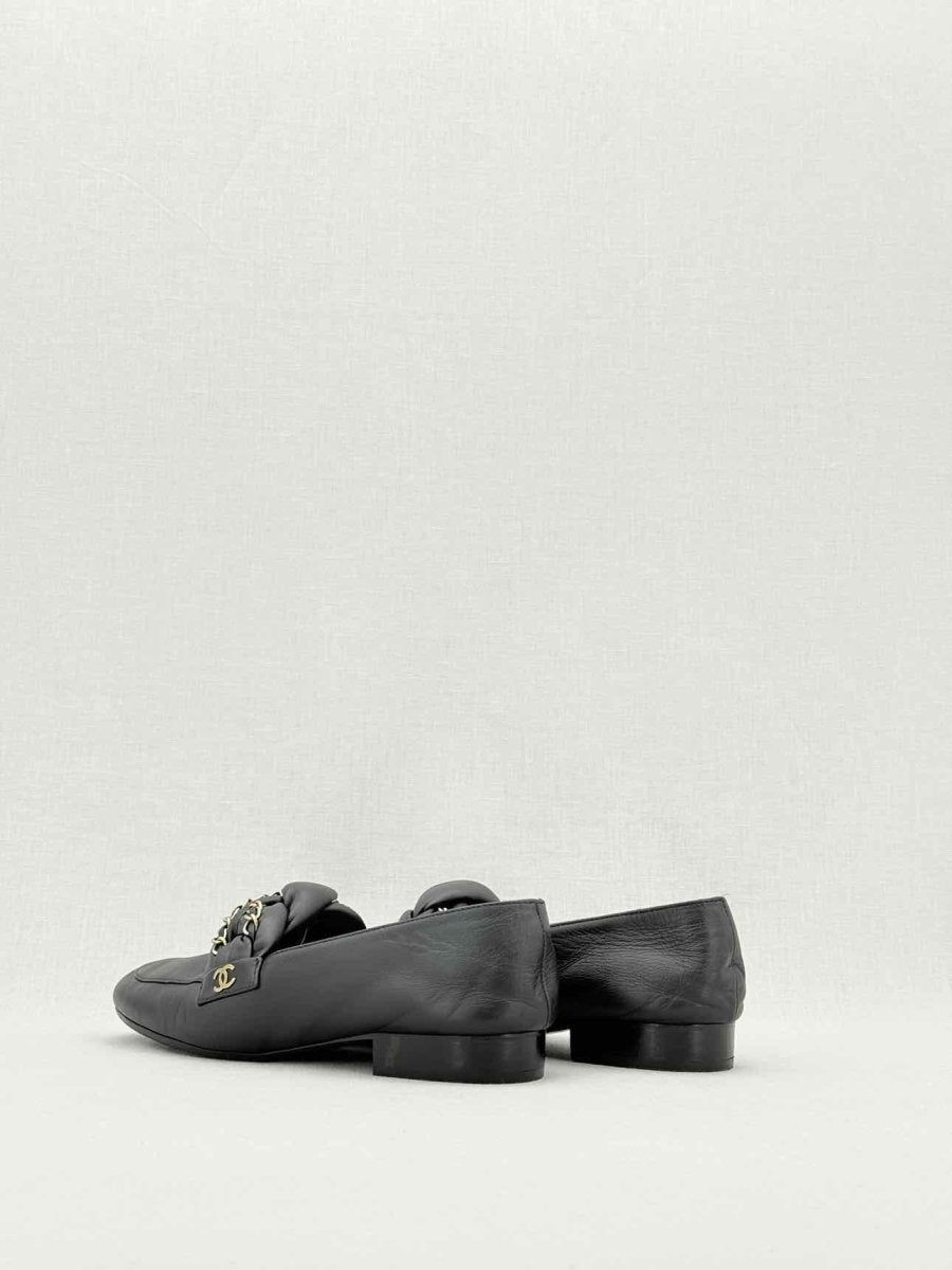 CHANEL Black Size EU 36 Loafers