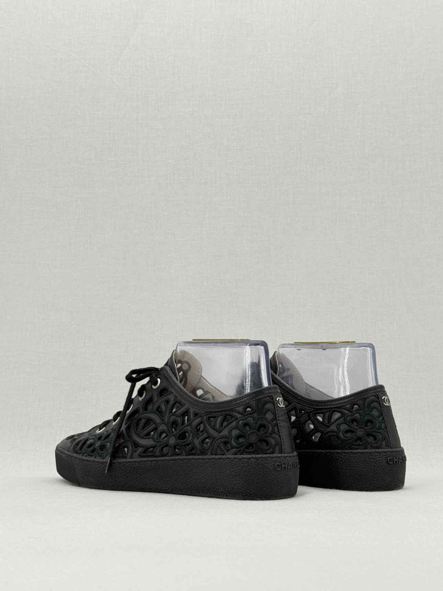 CHANEL Camellia Black Size EU 39 Sneakers