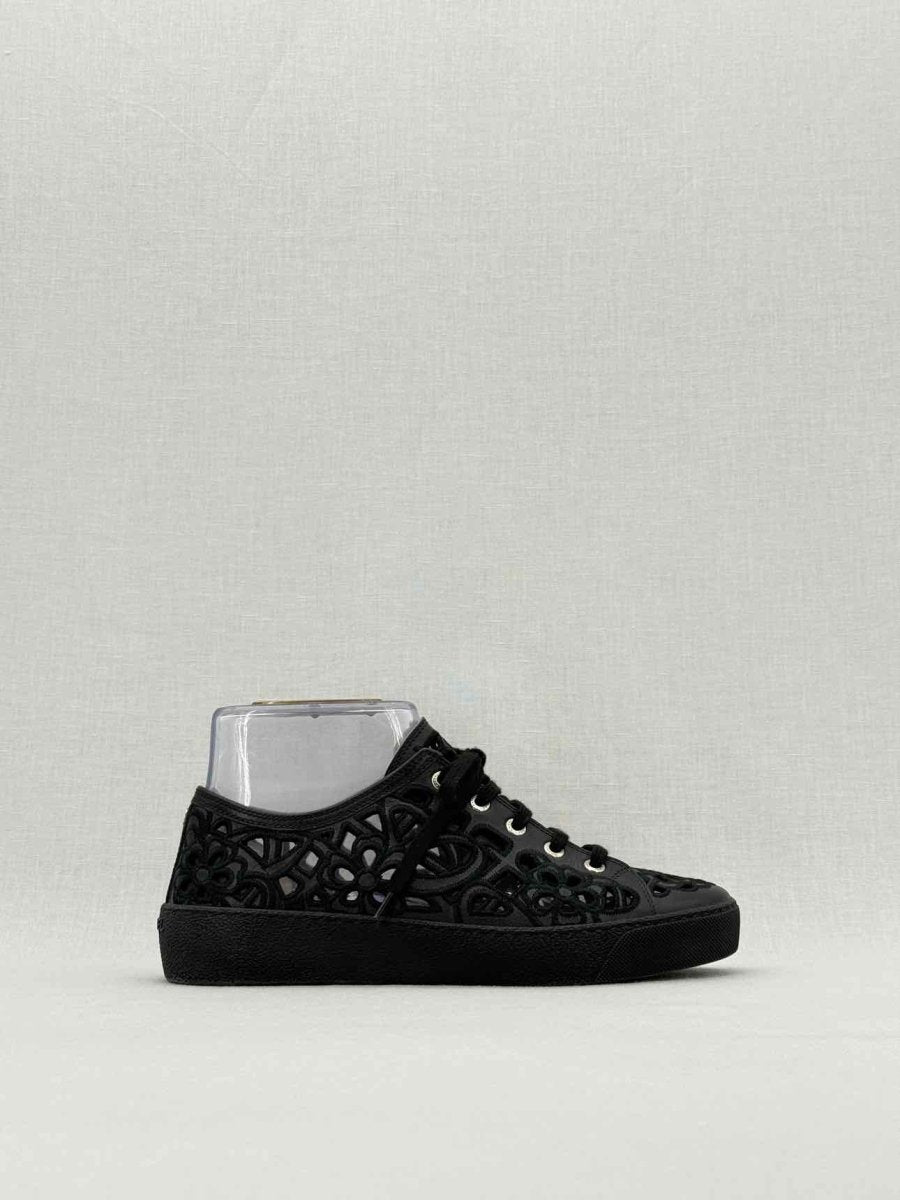 CHANEL Camellia Black Size EU 39 Sneakers