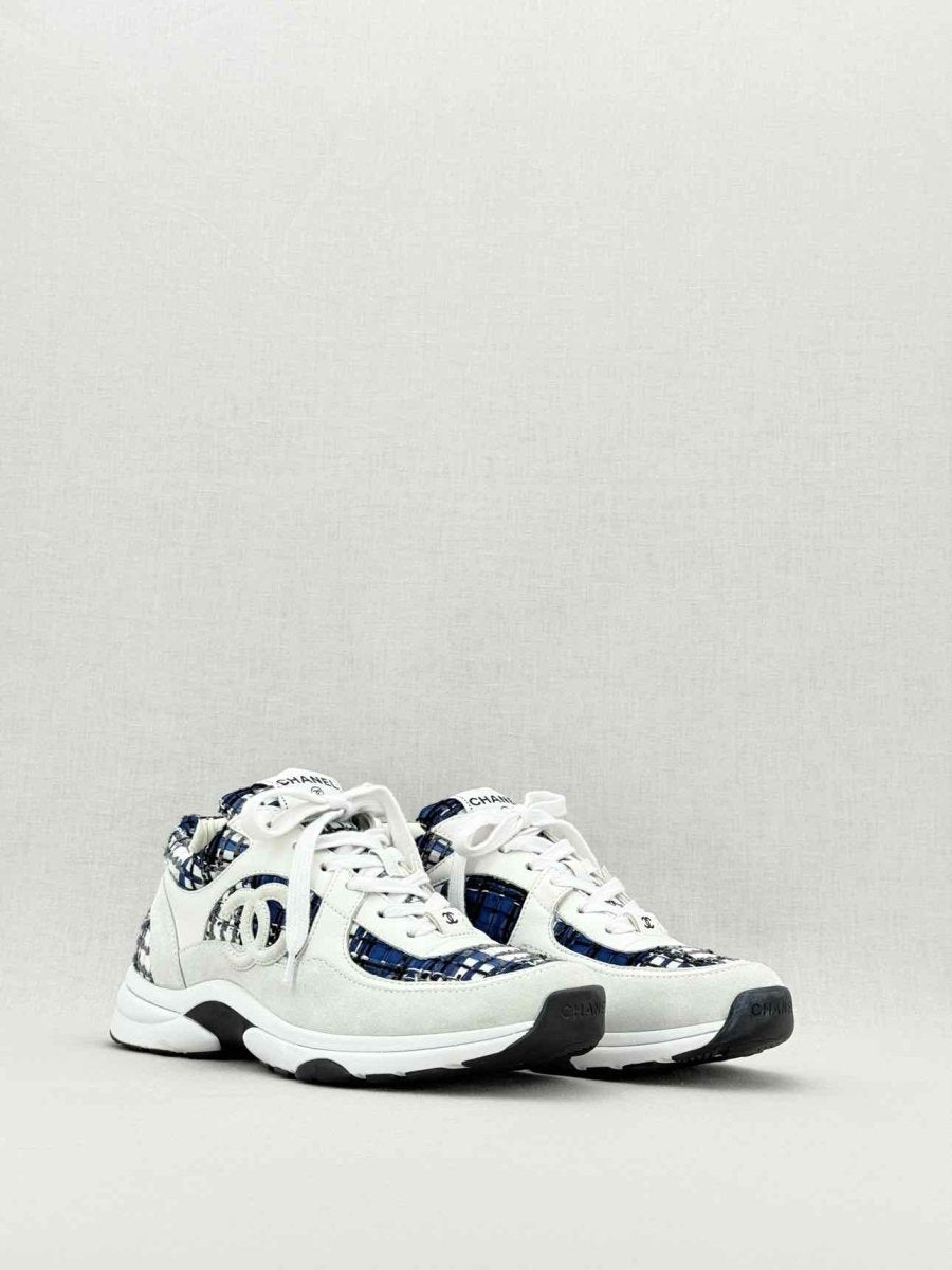 CHANEL CC Blue & White Size EU 39.5 Sneakers