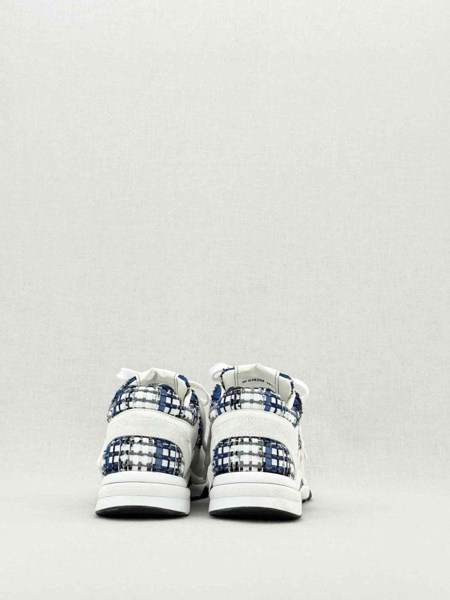 CHANEL CC Blue & White Size EU 39.5 Sneakers