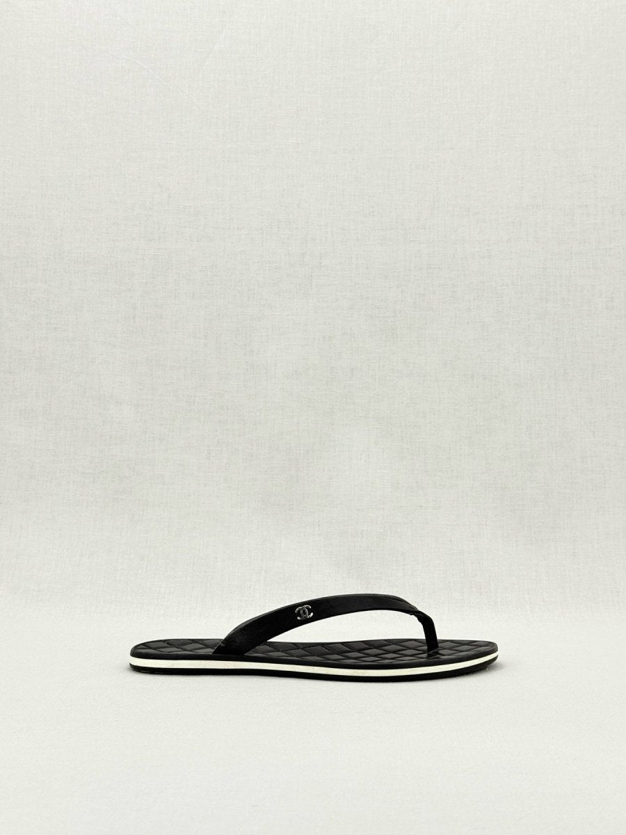 CHANEL Flip Flop Black Quilted Size EU 36 Sandals