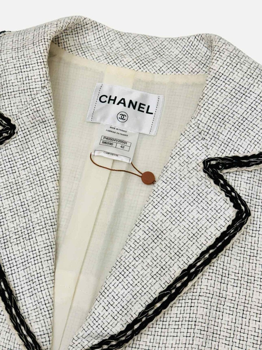 CHANEL Tweed White & Black Size US 10 Gilet