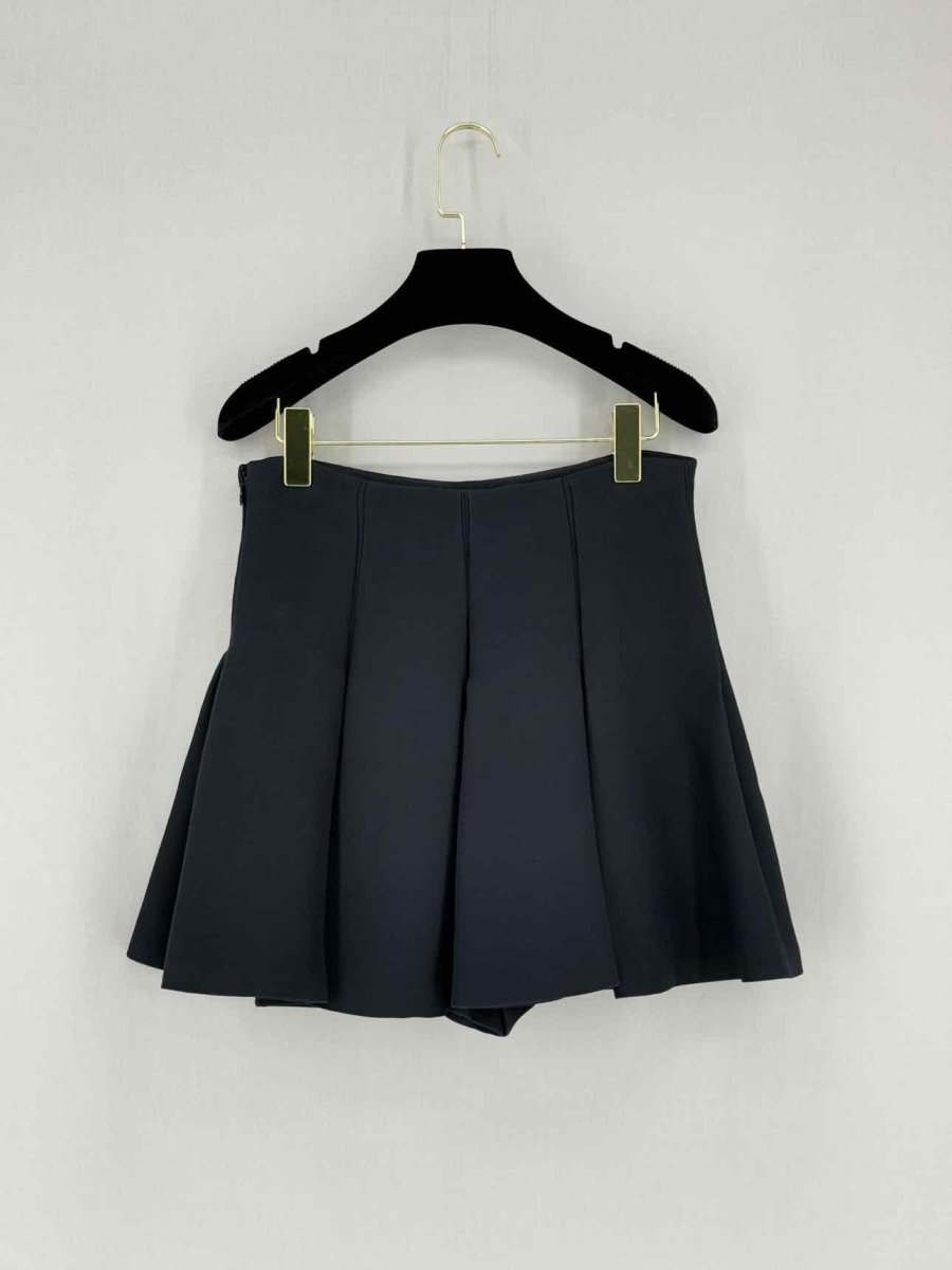 CHRISTIAN DIOR Black Pleated Size US 6 Shorts