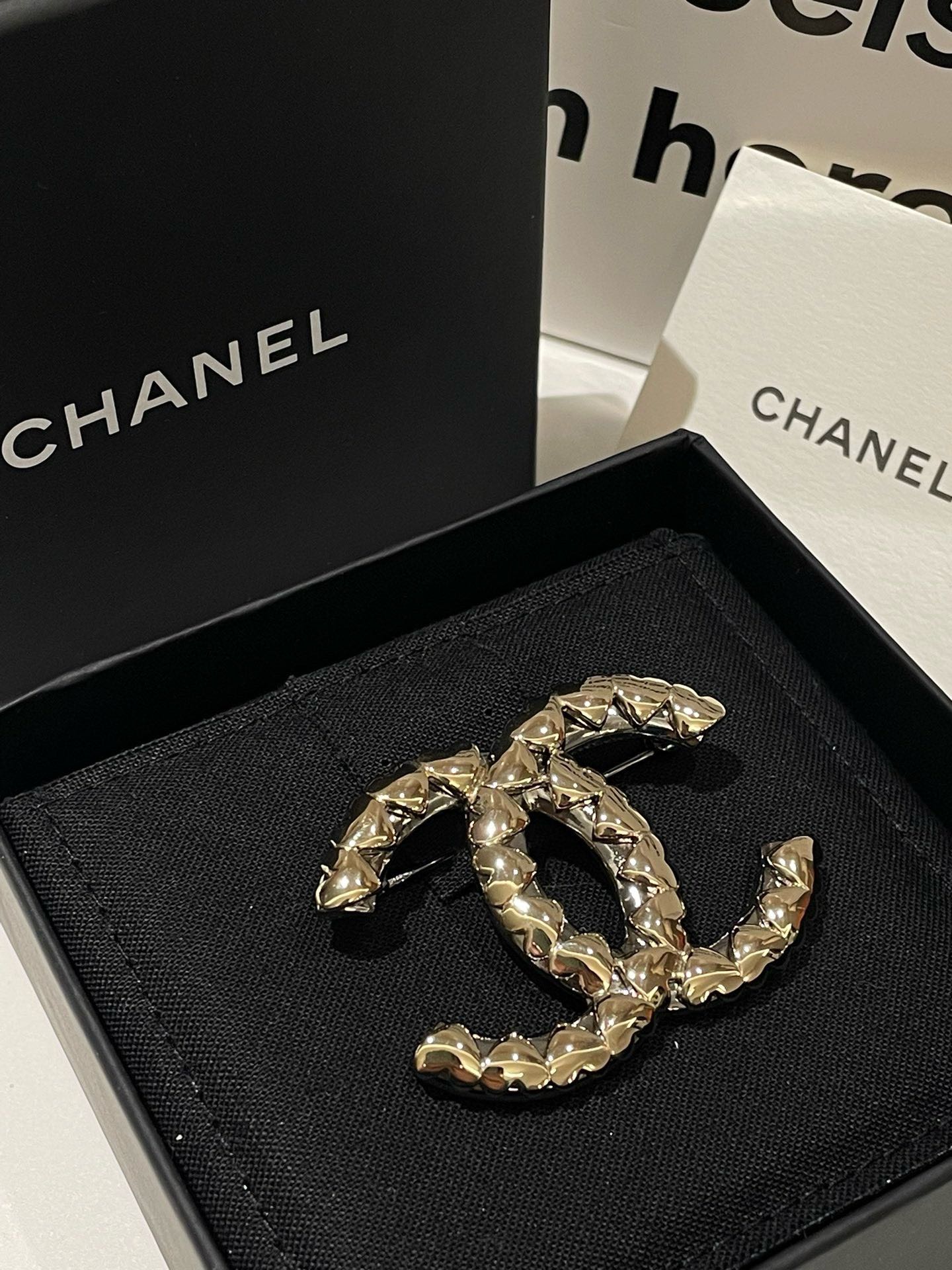 Chanel 22B CC Heart Brooch Gold Brooches