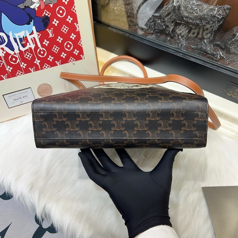 Luxury CELINE Box Bag in Black Leather Shoulder Bag