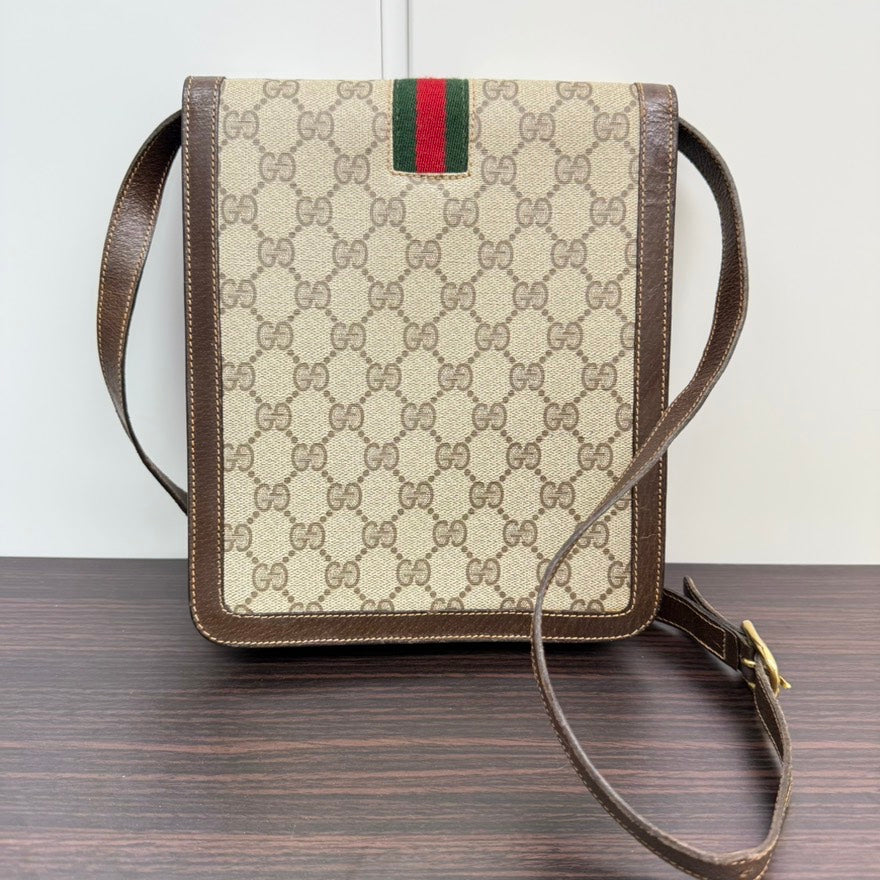 Gucci   GG Supreme Canvas Shoulder Bag Brown Medium