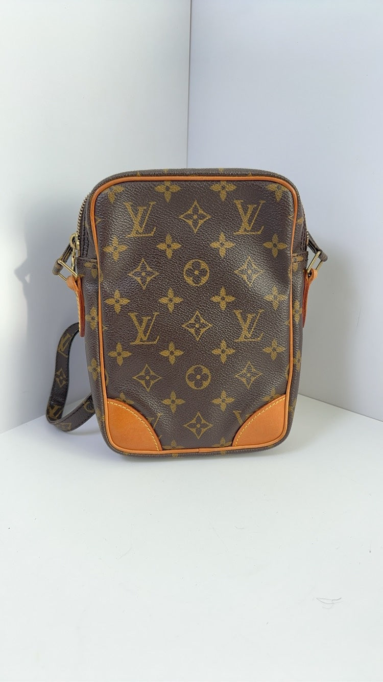 Louis Vuitton Monogram Brown Camera Bag - Crossbody Type