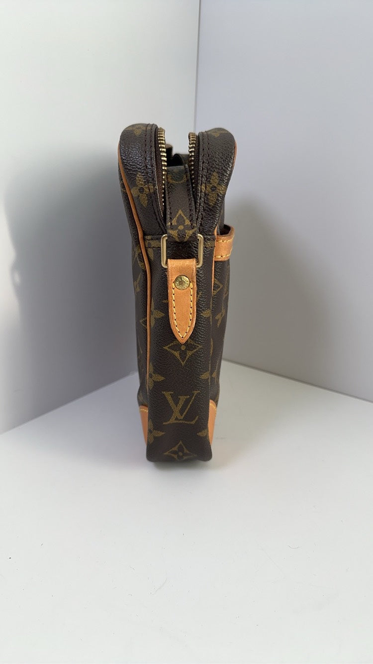 Louis Vuitton Monogram Brown Camera Bag - Crossbody Type