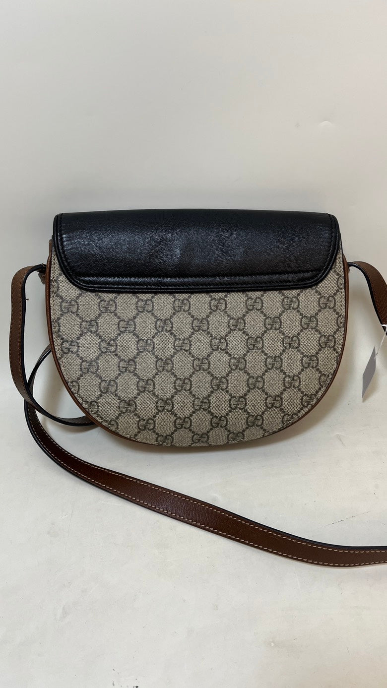 Gucci   GG Supreme Canvas Black Saddle Bag