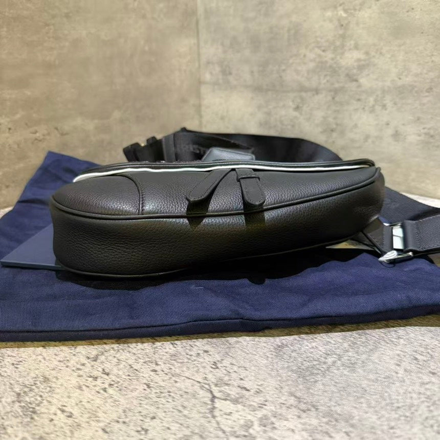 ?????Un d Dior full leather saddle bag