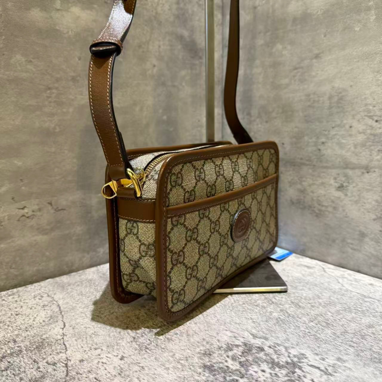 ?????Gucci retro camera crossbody bag