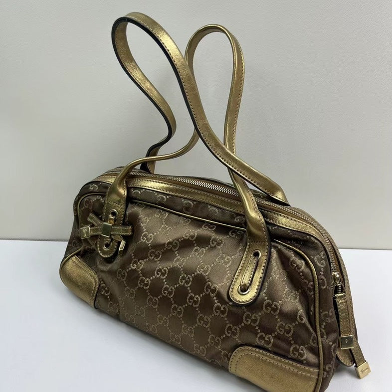 Gucci   Baguette Classic Underarm Gold Shoulder Bag