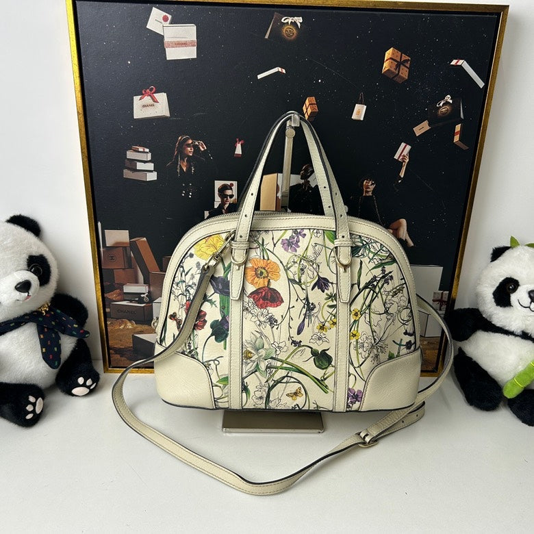 ??New pre loved Gucci Shell bag White flower()