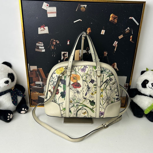 ??New pre loved Gucci Shell bag White flower()
