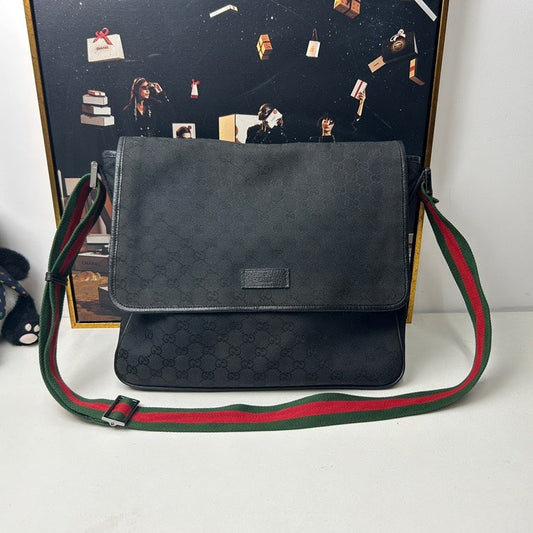 ??New pre loved Gucci Canvas messenger bag()