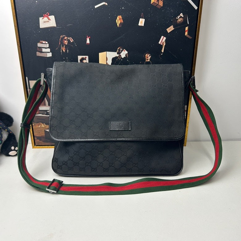 ??New pre loved Gucci Canvas messenger bag()