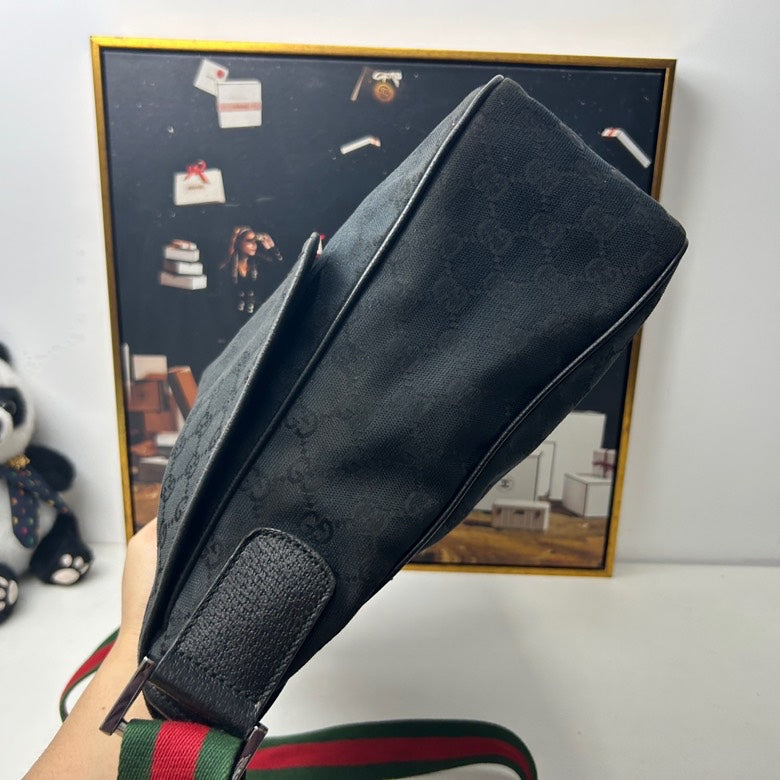??New pre loved Gucci Canvas messenger bag()