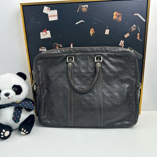 ??New  pre loved Gucci Carry a briefcase()