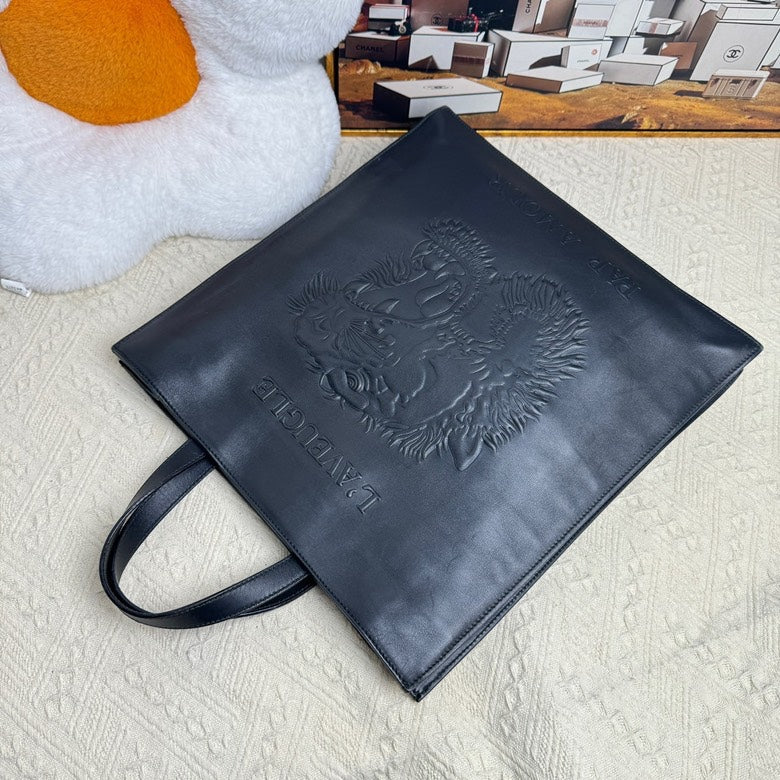 ??New pre loved Gucci Black full-grain leather handbag??