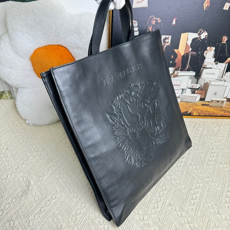 ??New pre loved Gucci Black full-grain leather handbag??