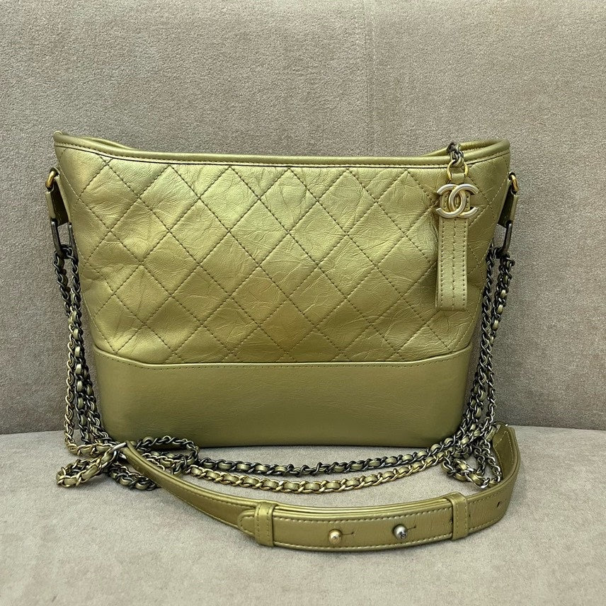 Chanel  Hmm Shoulder Bag in Green Quilted Leather