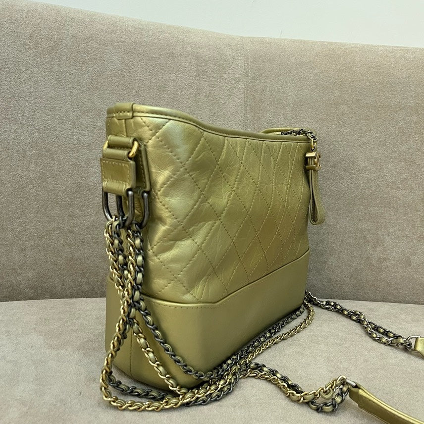 Chanel  Hmm Shoulder Bag in Green Quilted Leather