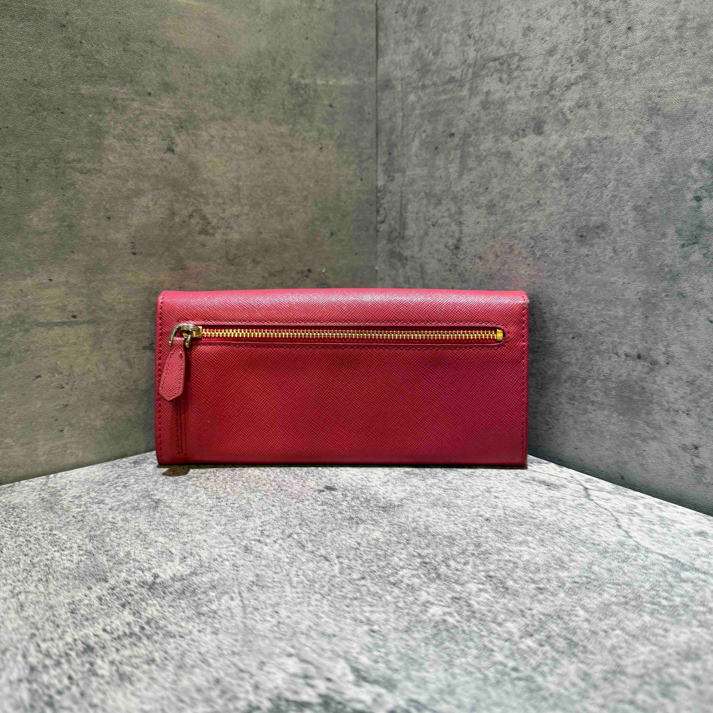 ??? Prada wallet