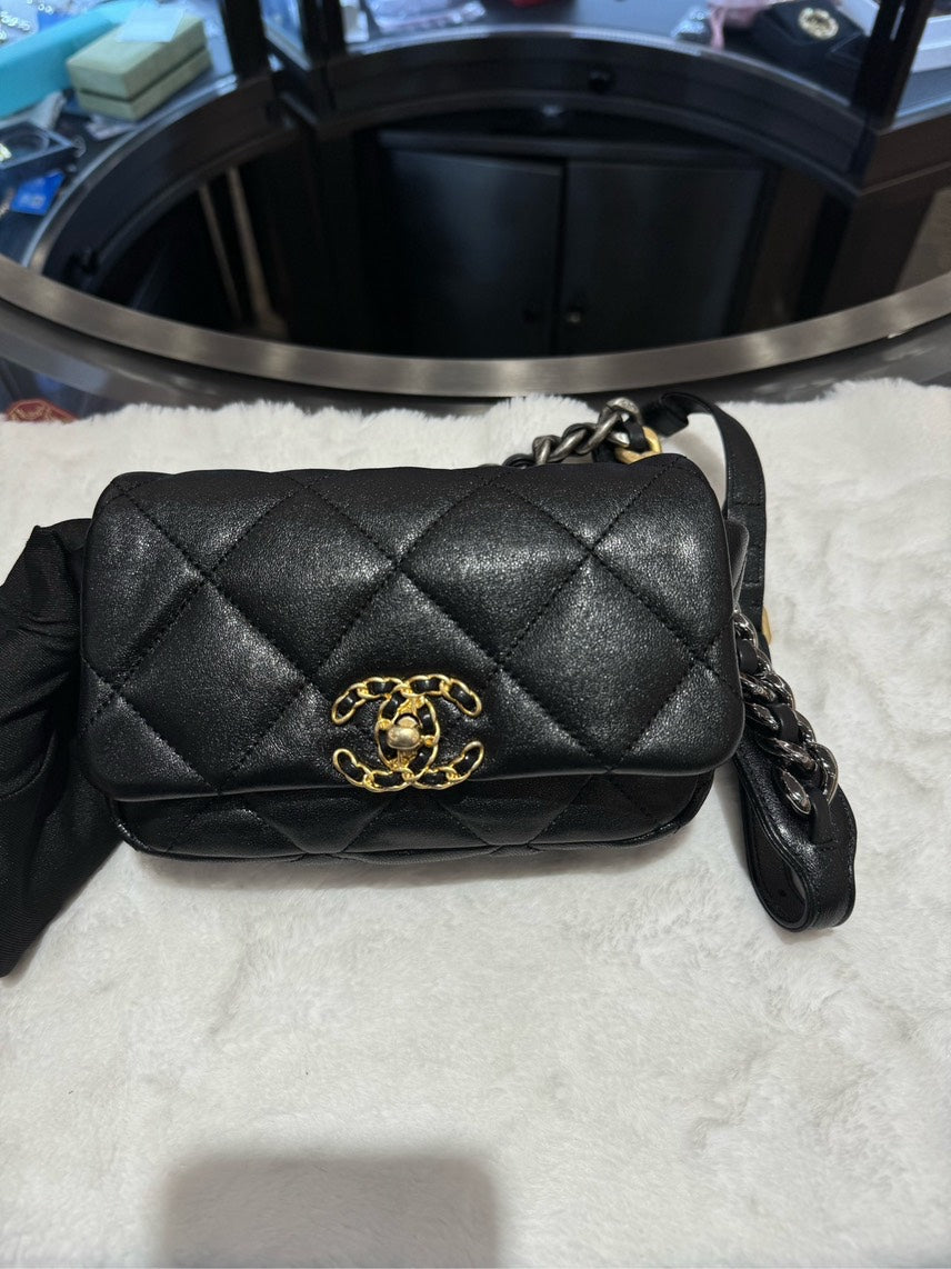 Chanel  19 Beltbag Black Leather Waist Bag