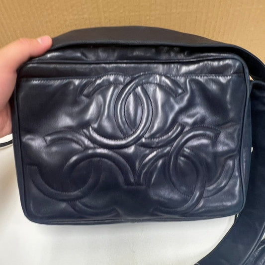 Chanel lamb skin crossbody E8855