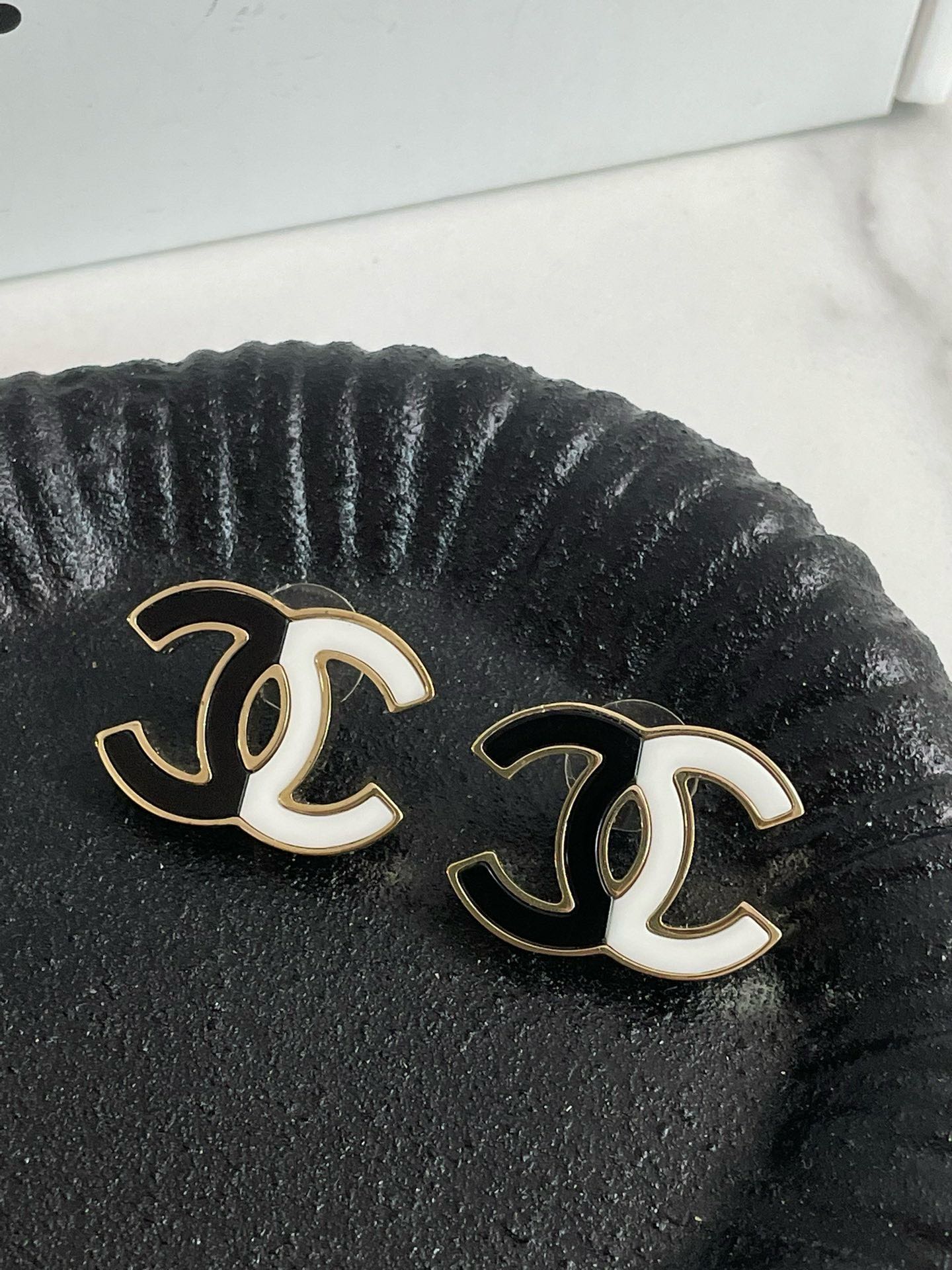 ?? Chanel 23C CC Black&White Ceramic Earrings #J2111
