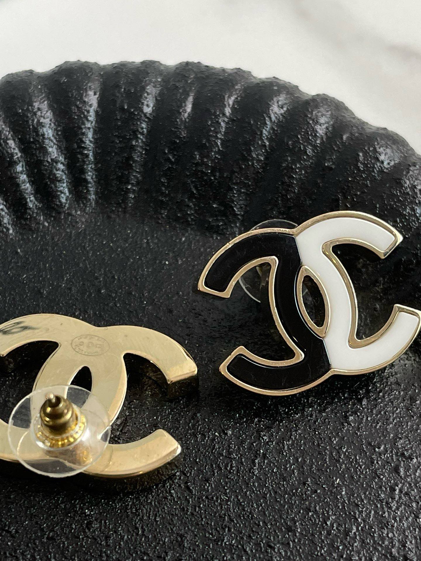 ?? Chanel 23C CC Black&White Ceramic Earrings #J2111