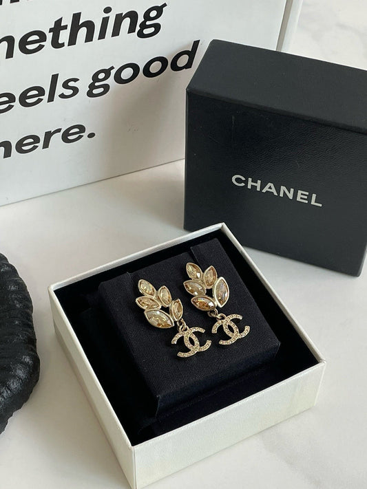 Un d?? Chanel Wheatear CC Earrings #J1360