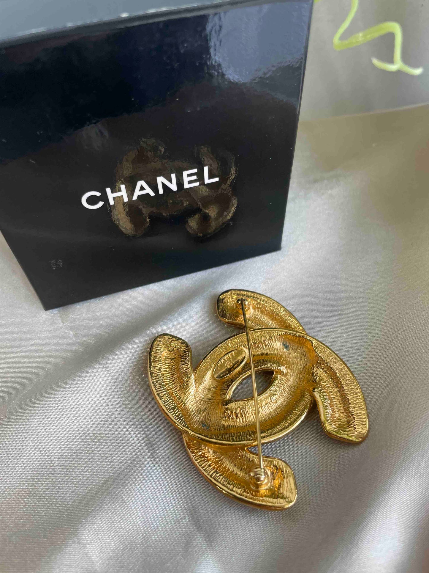 Chanel CC Brooch Gold Metal Jewelry