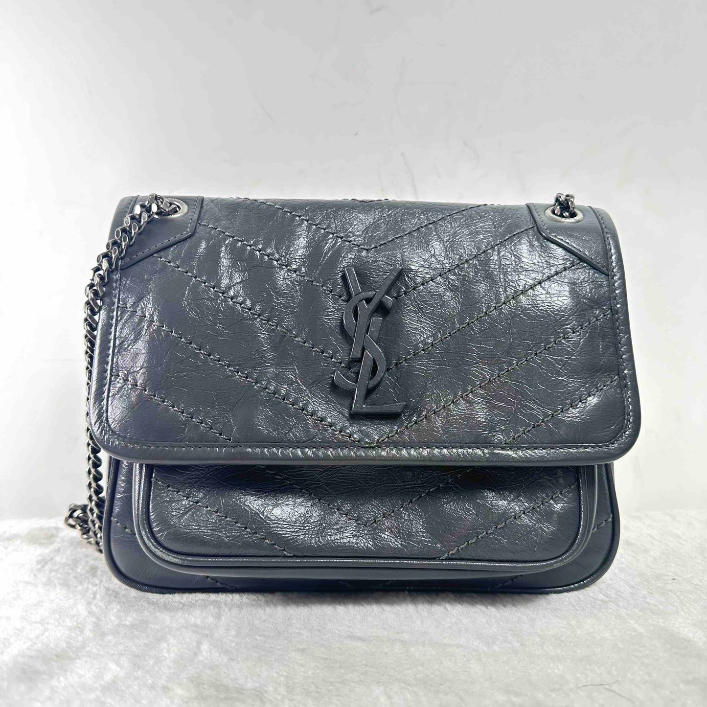 TT!  Yves Saint Laurent Calfskin BJ1102105010 Saint Laurent Niki Dark Grey Cowskin Shoulder