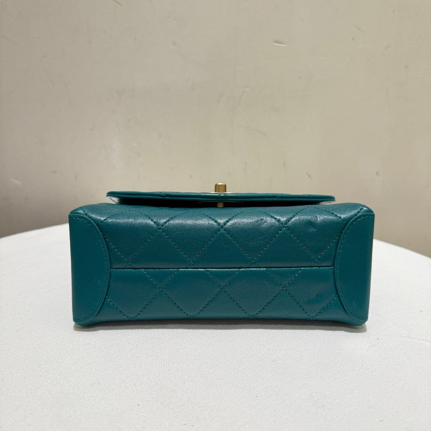 Chanel 20B trendy cc handle