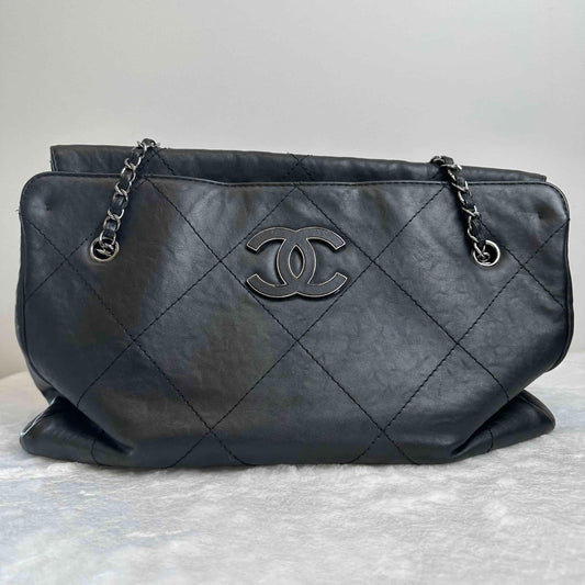 TT! Pre-loved Chanel BJ11011050145 Travel line Black Cowhide Tote Bags