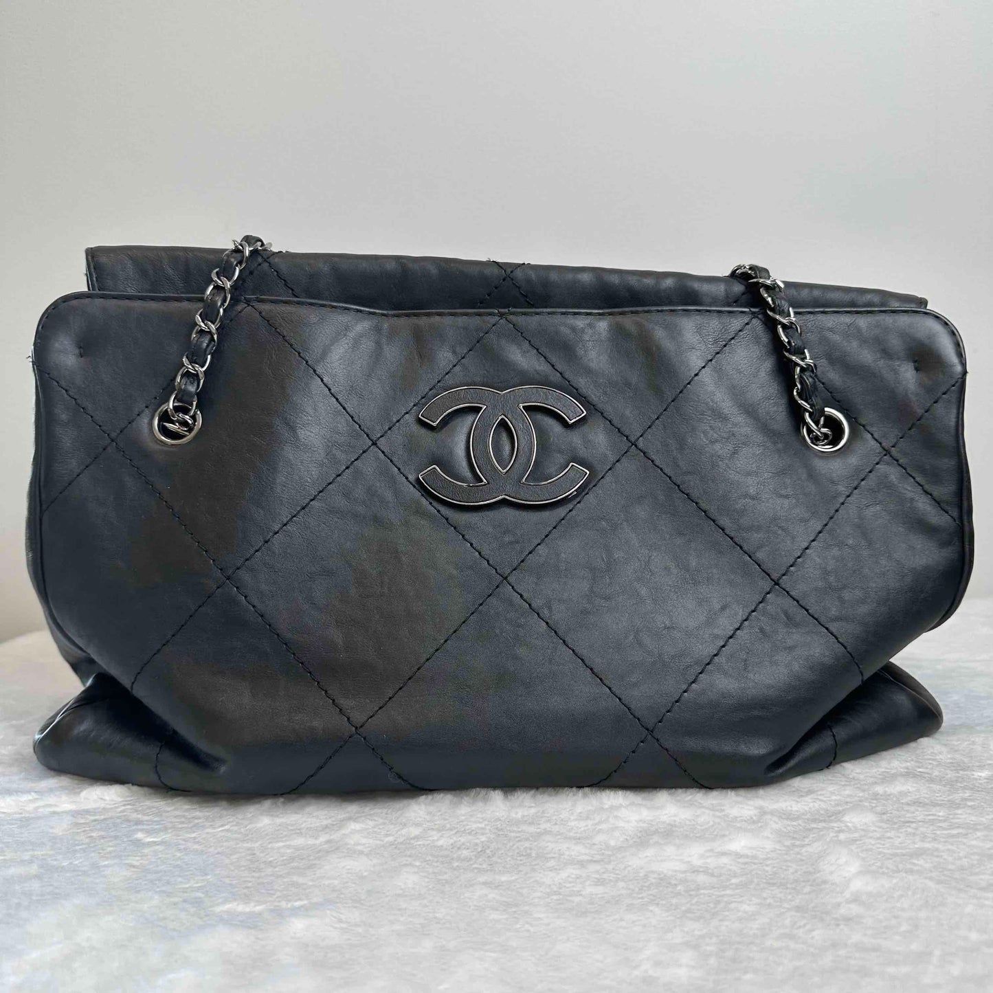 TT!  Chanel BJ11011050145 Travel line Black Cowhide Tote Bags