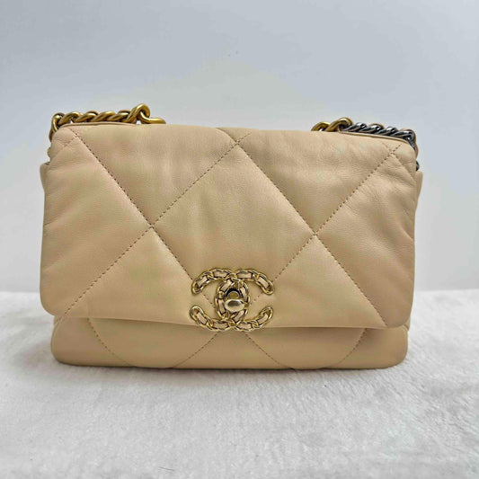 TT! Pre-loved Chanel BJ1102005020 19 Beige Lambskin Shoulder Bag Crossbody Bag