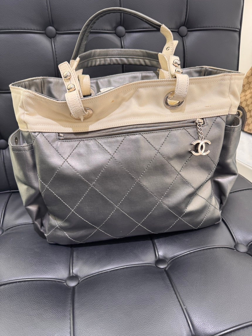 Chanel   Tote Bag in Grey Leather