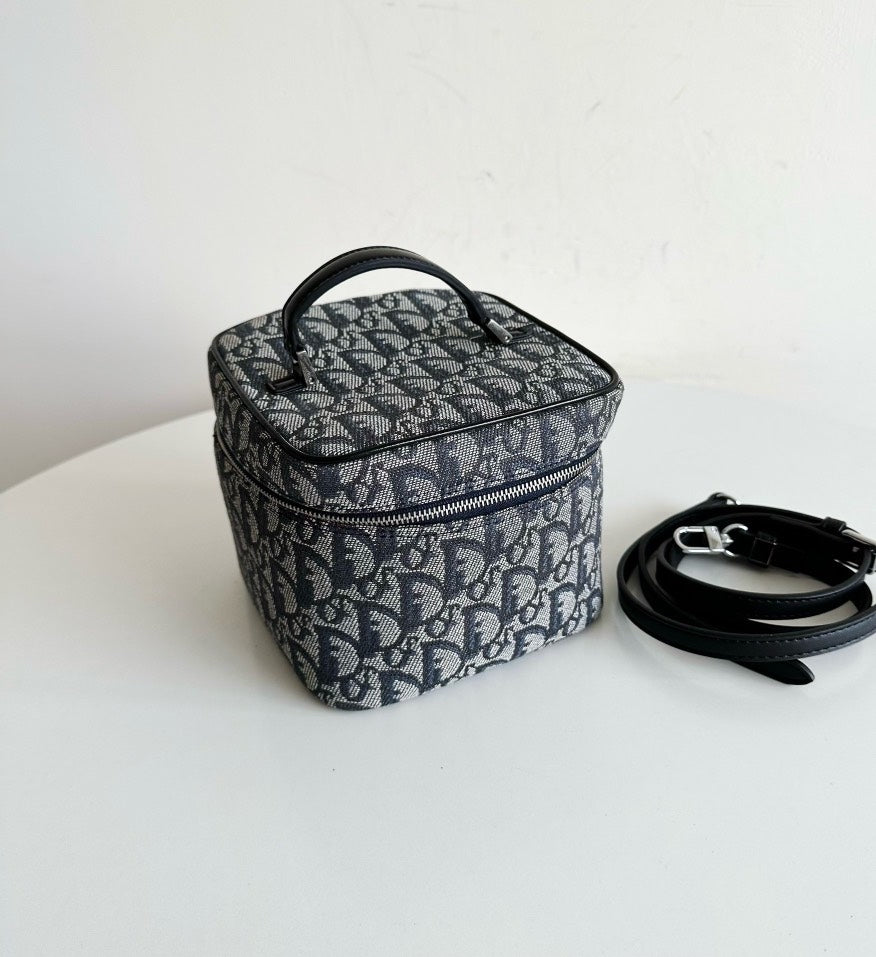 Dior Vanity Case 18*16cm