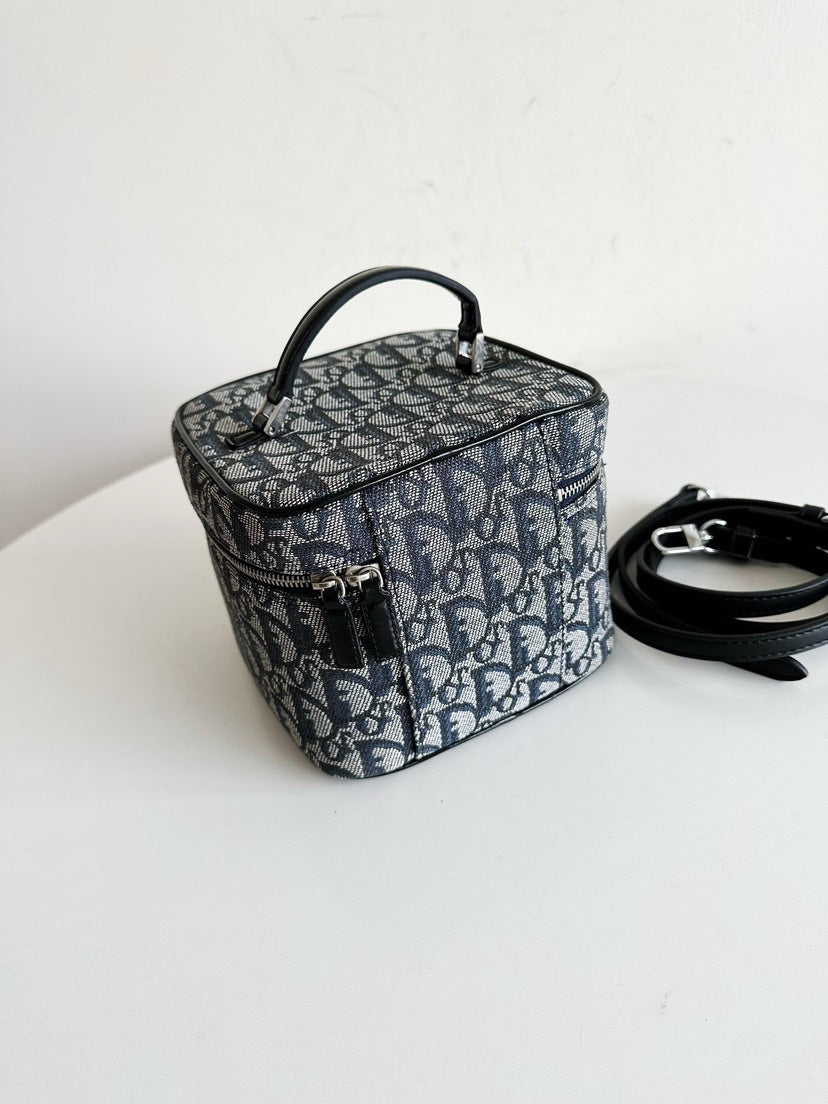 Dior Vanity Case 18*16cm
