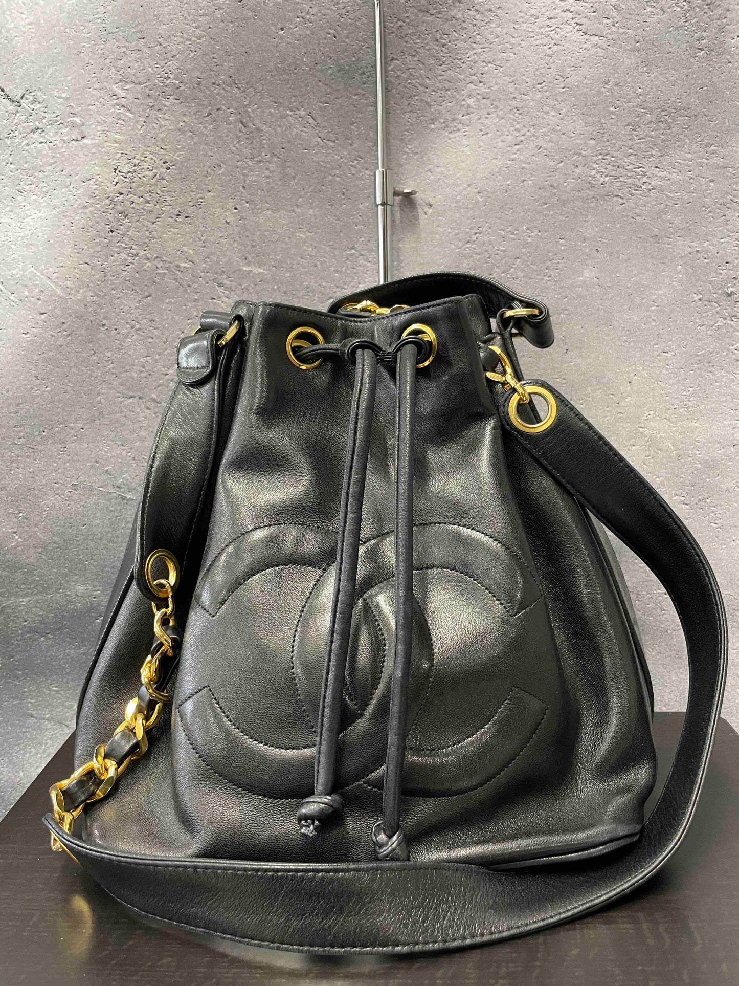 Chanel   Drawstring Bucket Bag Black Leather RG007284200