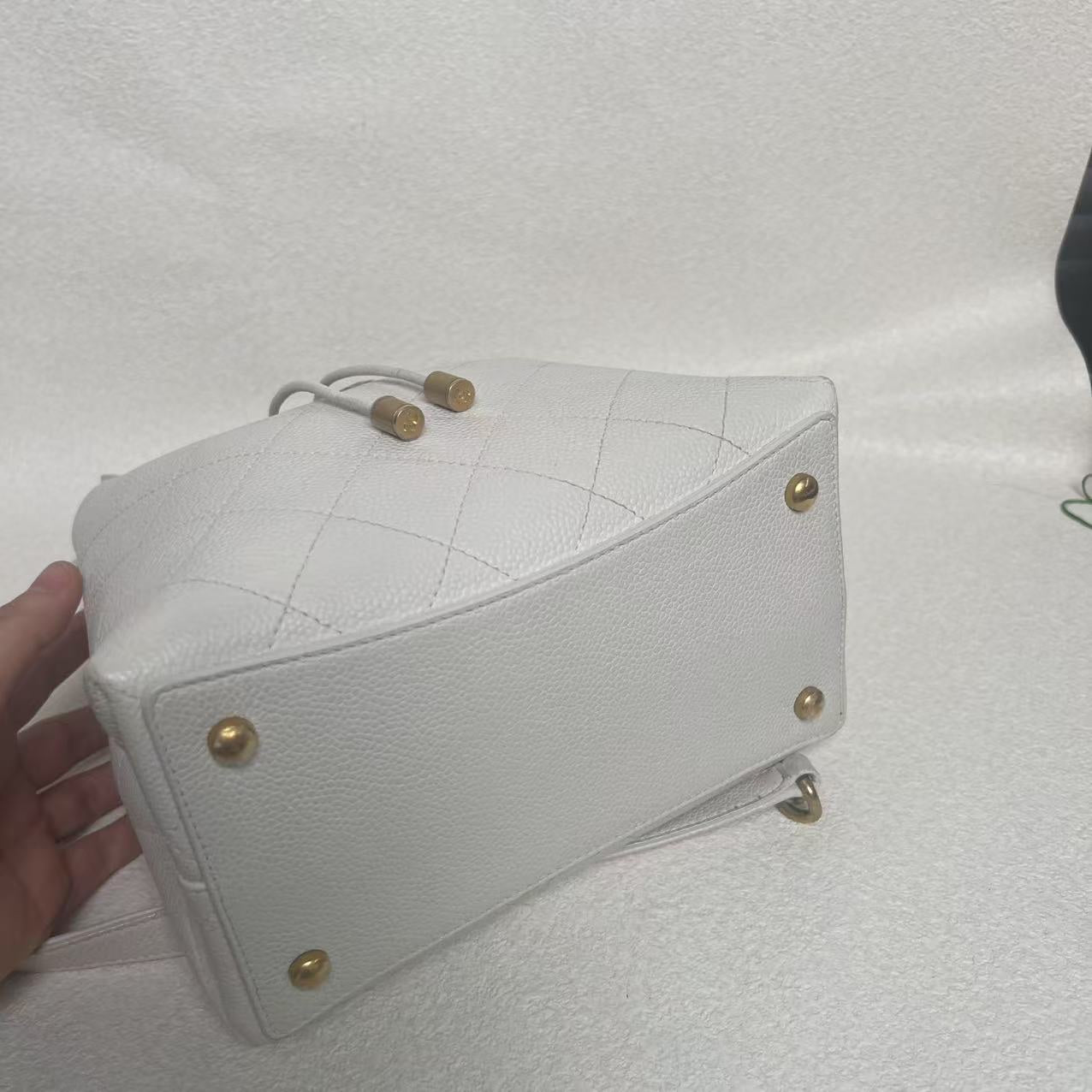 Chanel  Bucket Bag White Leather 2018-2019